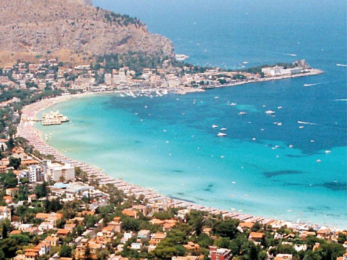 Mondello, pioggia di ricorsi sulla stagione balneare: Italo Belga deposita l'appello al Cga, attesa per il Tar sui bandi della Regione
