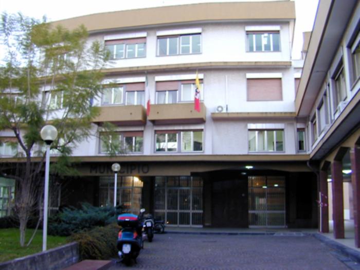 &laquo;Buoni spesa in cambio di voti e firme porta a porta&raquo;