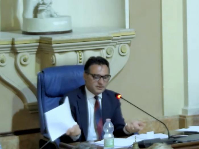 Caltanissetta, in Consiglio comunale la difesa del presidente nella bufera : &laquo;L'interdittiva? Si fa sciacallaggio per un like&raquo;