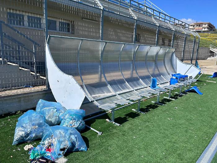 Raid al campo sportivo: danni per 40mila euro