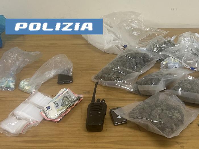Le vedette "fuori sede" e droga fra le aiuole: le nuove regole dello spaccio in via Capo Passero