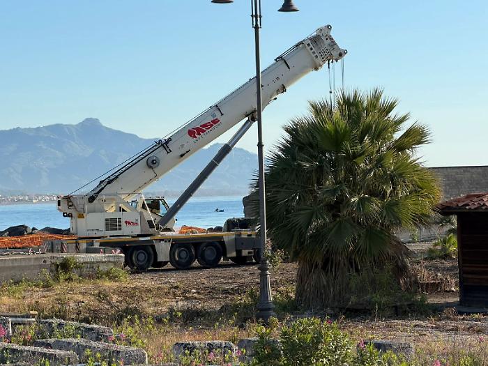 Bonifica del primo bacino: rimosse le &ldquo;opere morte&rdquo; tra i pontili
