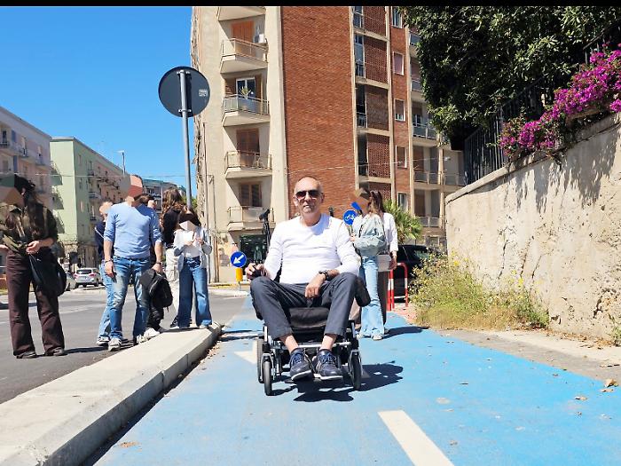 Viale Teocrito ostacolo dei disabili: &laquo;Portate la Giunta qui in carrozzina&raquo;
