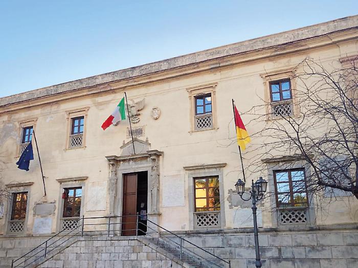 Elezioni a Termini Imerese, in tre per la poltrona di sindaco: 10 liste e 160 candidati. Terranova sfida Battaglia e Mendolia