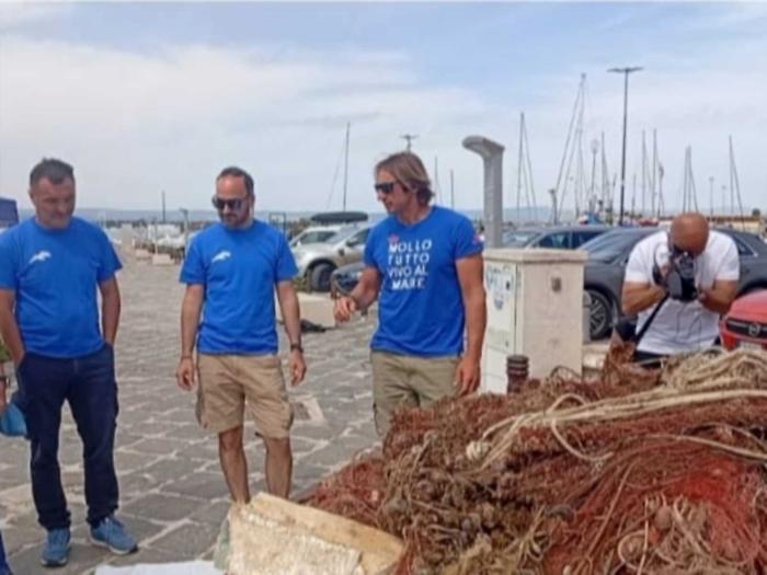 Rete fantasma lunga 3 chilometri: nove sommozzatori al lavoro tra Ortigia e Ognina