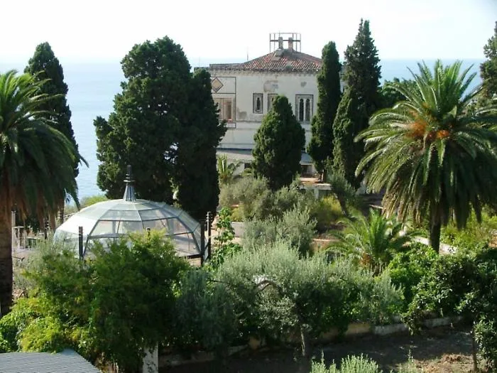 La metamorforsi di Villa Mon Repos da casa da gioco anche a sala da ballo