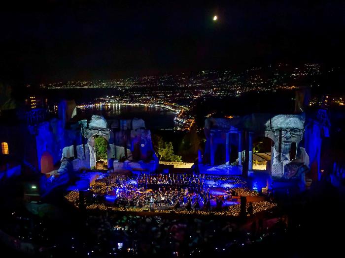 Accarezzare l&rsquo;Eternit&agrave; tra Verdi e l&rsquo;omaggio a Battiato