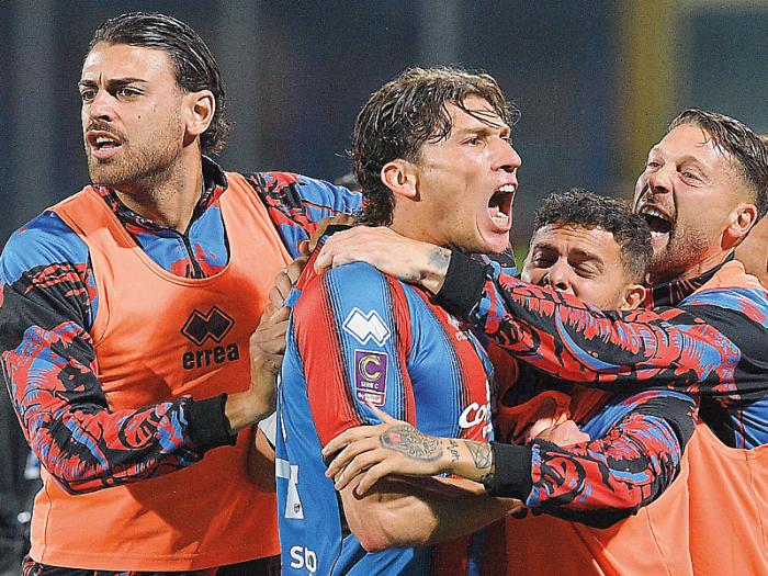 L'esultanza rossazzurra