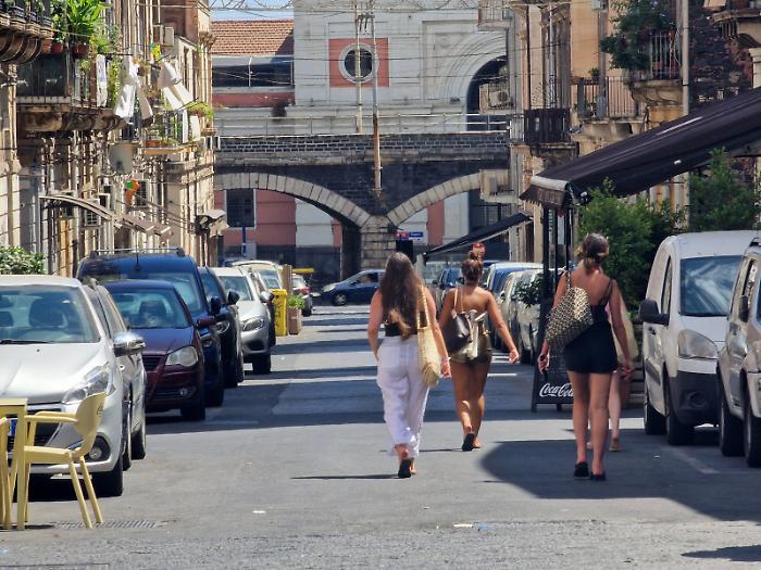 Affitti in centro a Catatania,  canoni in calo. &laquo;Ma &egrave; perch&eacute; si paga spesso in nero&raquo;