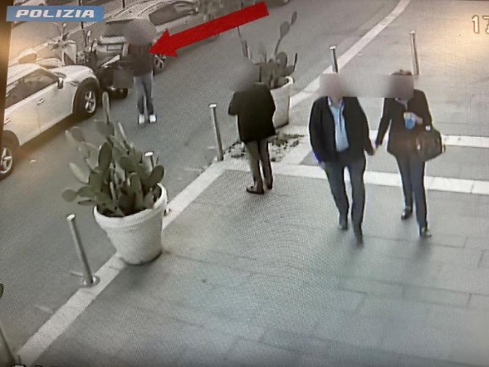 La signora del clan e il pizzo mascherato da saldi fuori stagione