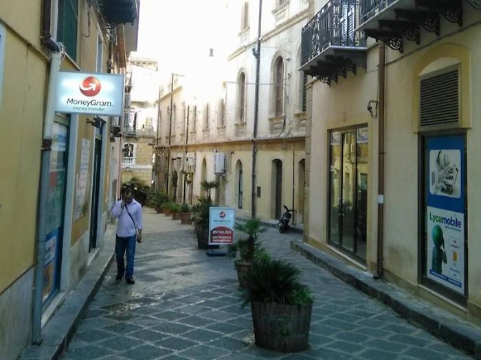 Caltanissetta: botte da orbi in via Palermo, feriti e tracce di sangue fino a piazza Garibaldi