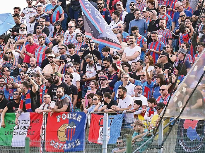 Catania, Varr&agrave; in sede: qualcosa si muove per far firmare Caserta