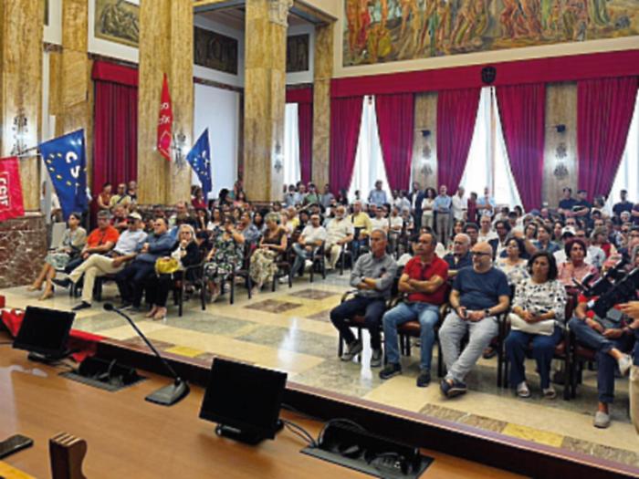 Sindacati in rivolta per mancati stipendi e progressioni