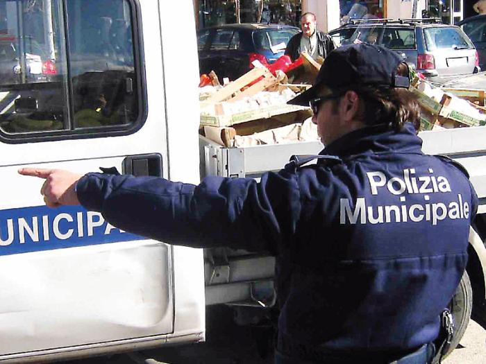 Straordinari "eccessivi" alla Polizia municipale, il comune anticipa 264mila euro ma resta il nodo restituzioni dagli agenti