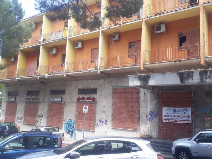 &laquo;Negare l&rsquo;ex albergo Sicilia ai lavoratori migranti odora tanto di razzismo&raquo;