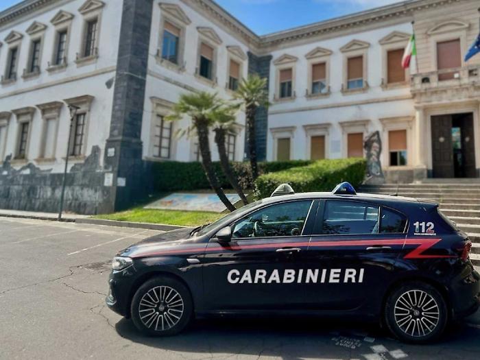 Volantini contro il sindaco Caputo: quattro denunciati