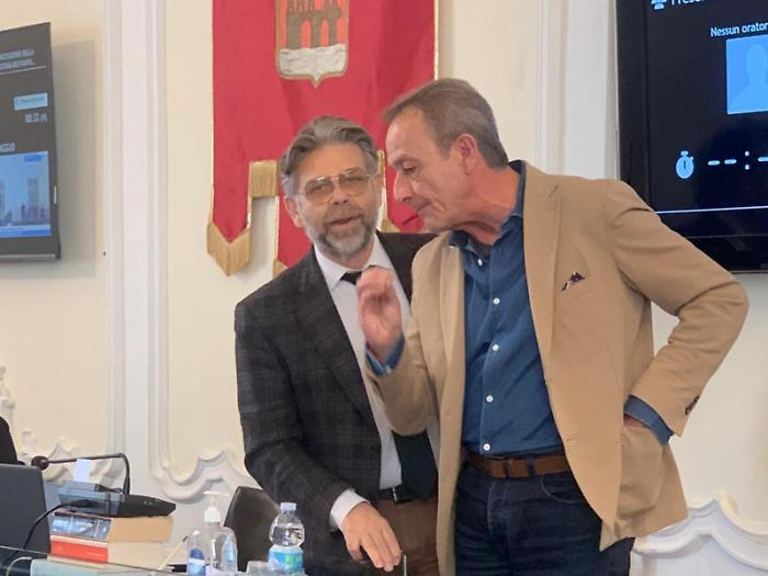 Tensione a Palazzo Cavarretta a Trapani: Pug, bilanci e l'ombra della mozione di sfiducia