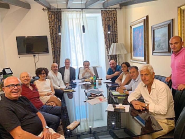 Taormina: sconti fino all'80% su parcheggi e funivia per i residenti, ma rincari per i turisti