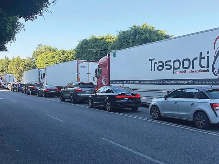 Tir in pieno centro citt&agrave; &egrave; allarme sicurezza