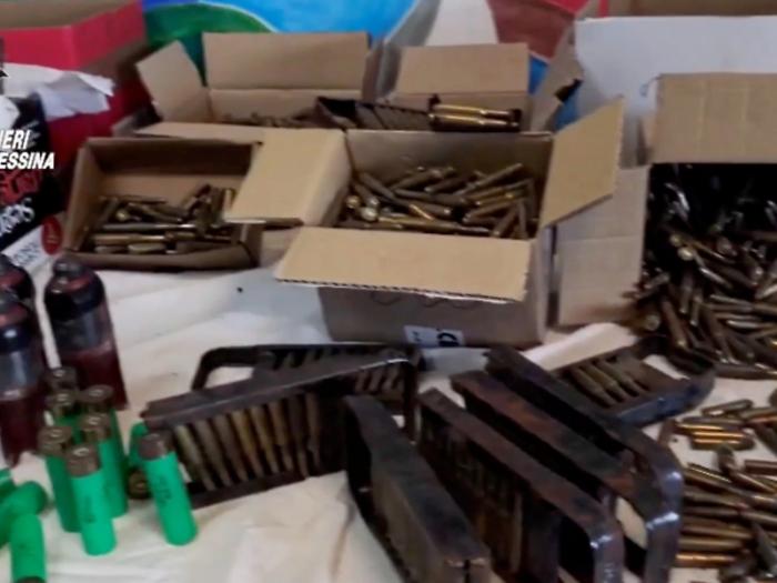 Scoperto un arsenale di guerra nelle campagne: 37enne ai domiciliari