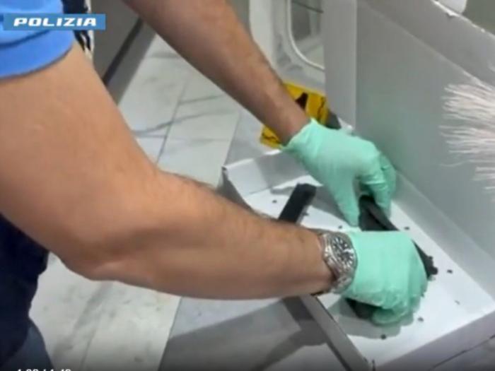Il mitra rubato in carcere: l&rsquo;agente di polizia penitenziaria non risponde al gip