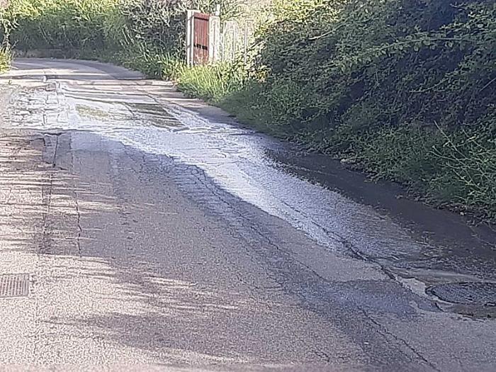 Liquami sulla strada per Masse San Nicola, la denuncia del consigliere Previti
