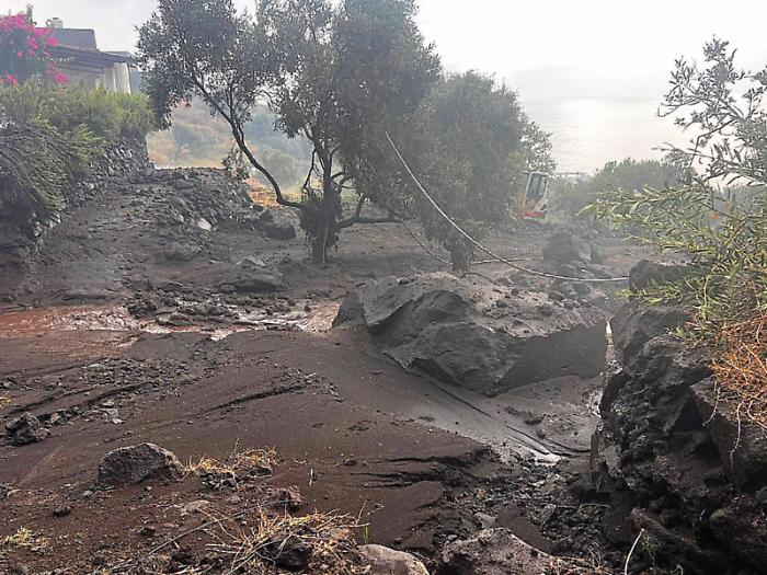 Alluvione  Ginostra, esposto in Procura i residenti: &laquo;Abitazioni a rischio&raquo;