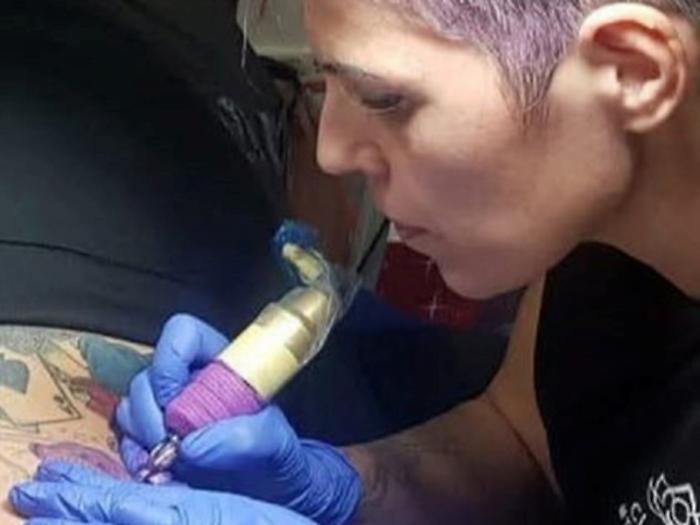 Un tatuaggio dopo la malattia e l'intervento di rimozione del seno... e la vita torna a sorriderti