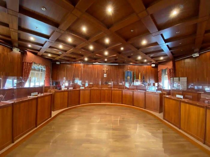 No a tre commissioni d&rsquo;inchiesta: tensione in aula