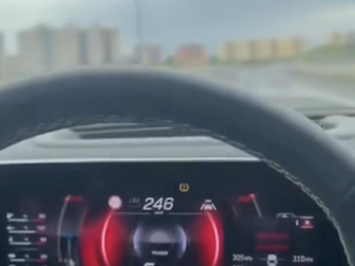 Con il suv da noleggiare a 250 km/h: il pericoloso spot con sfondo Librino
