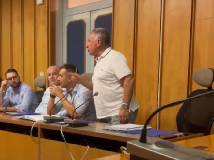 Scintille in Consiglio: rincaro Tari del 15% ed &egrave; subito bagarre