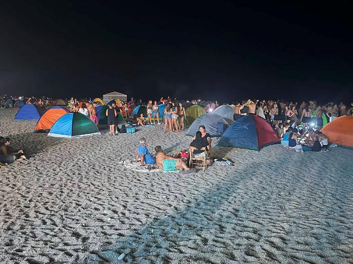 Da Fondachello a Cottone il &ldquo;popolo delle stelle&rdquo; ha conquistato le spiagge
