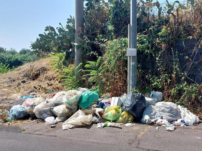 Tra Viagrande e S. Giovanni La Punta la discarica &egrave; al confine