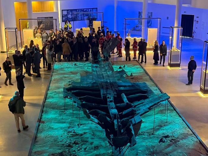 La nave greca di Gela &laquo;va a gonfie vele&raquo;: flusso costante di visitatori in attesa del restauro del secondo relitto