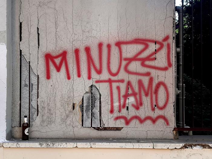 L&rsquo;amore per &ldquo;Minuzzi&rdquo; colpisce ancora: nuovi graffiti sul barocco di Catania
