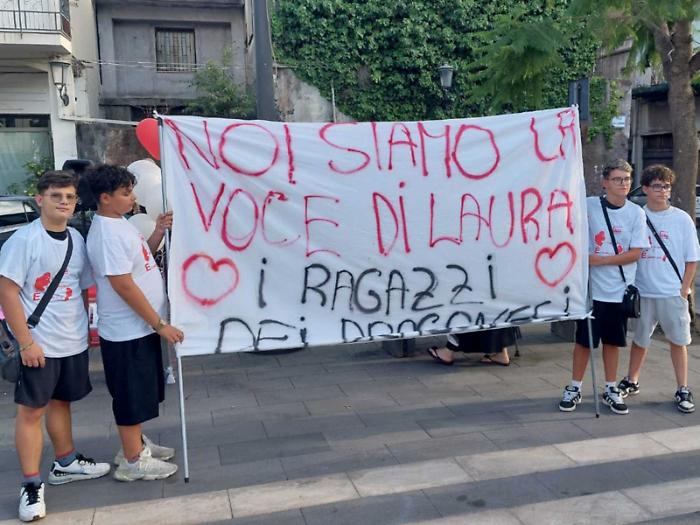 Una marcia silenziosa per non spegnere il ricordo di Lauretta
