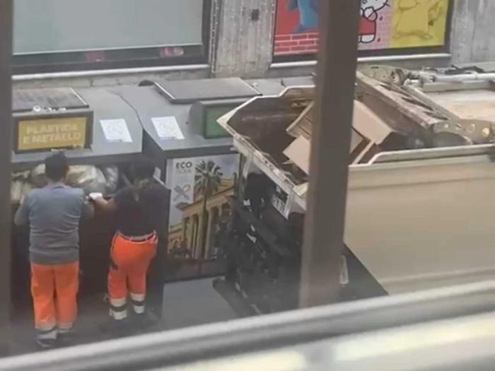 Palermo, differenziata &ldquo;confusa&rdquo;: gli operatori mischiano plastica, carta e metalli
