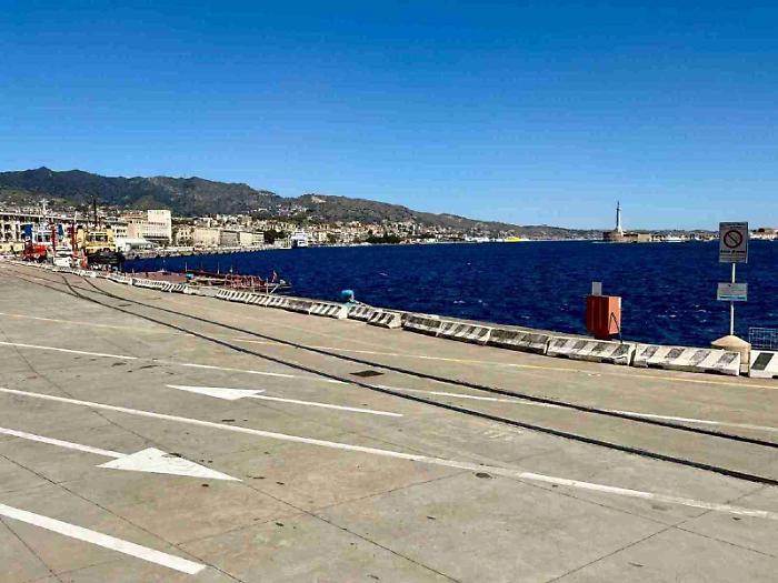 Banchine elettriche in arrivo nel porto di Messina