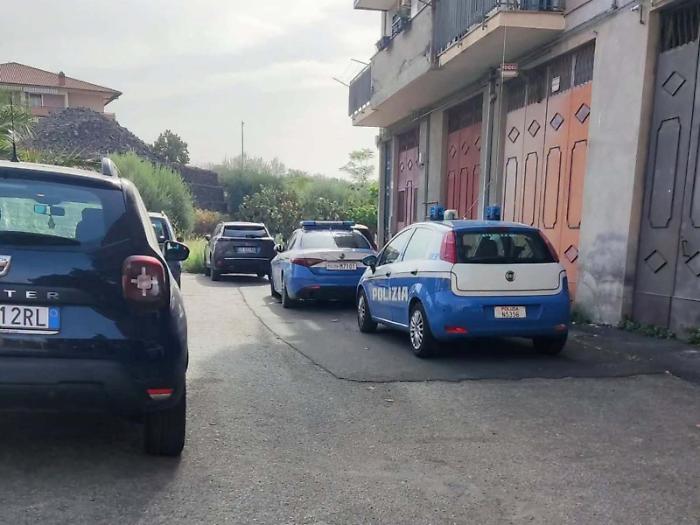 Cani torturati e poi uccisi ad Adrano, fermato un 46enne