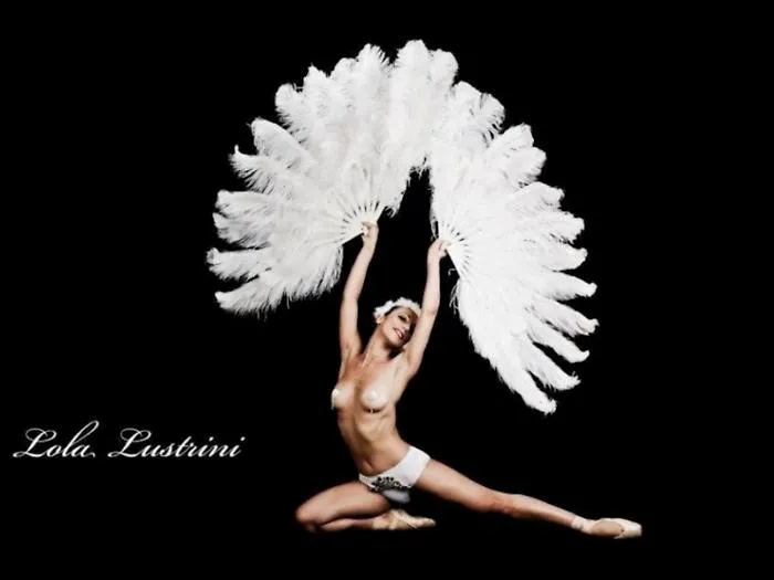 Lola Lustrini, la &ldquo;prof&rdquo; del burlesque tra sogno, ironia e femminilit&agrave;