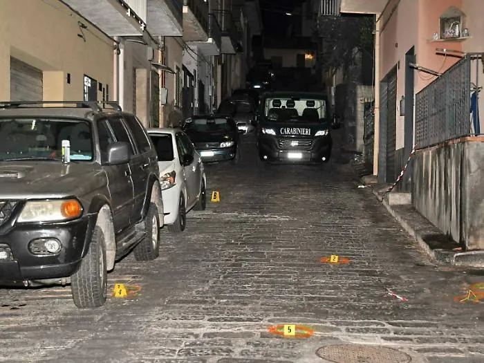 Sparatoria in pieno centro storico, il sindaco Bellia annuncia fermi