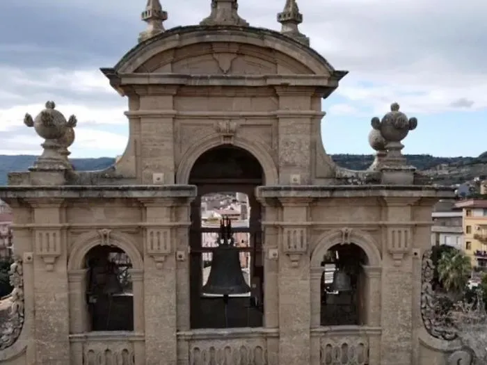 Ostie consacrate e arredi sacri rubati dalla chiesa Santa Maria Maggiore