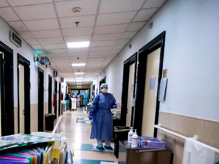 Ricoverata in ospedale, ma &egrave; dimessa senza 3 anelli