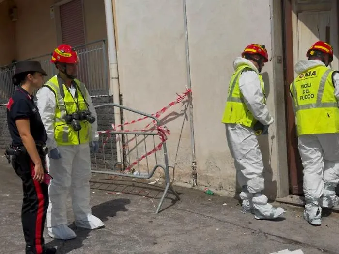 I Ris oggi a casa di Noemi: si cerca la verit&agrave;  sulla morte della donna trovata impiccata