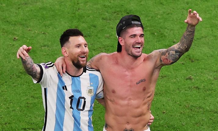 Messi nella storia del Mondiale nel giorno di Maradona: il record che emoziona l&rsquo;Argentina