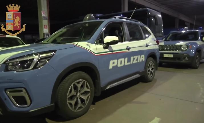 Paura in piazza: raffica di colpi al Tondicello della Plaia, bossoli trovati e indagini della polizia
