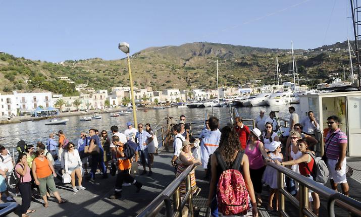 Isole minori col fiato sospeso, congelato l'aumento fino al 50% del costo dei collegamenti: si decide gioved&igrave; al ministero