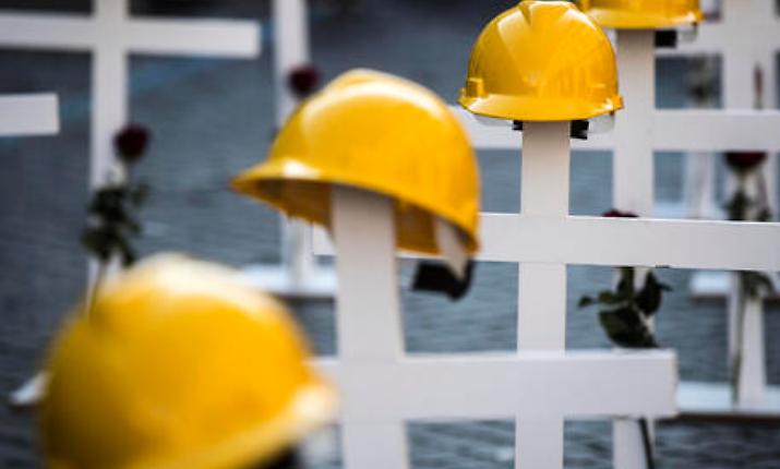 Lavoro, gli effetti irreparabili dell'indifferenza su quei morti