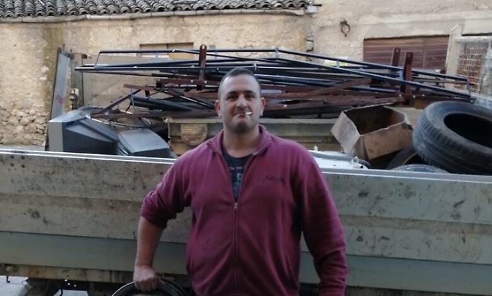 È giallo nell'Agrigentino, trovato morto fra due camion: chi era Calogero Scaglione