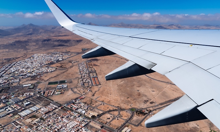 Paura sull&rsquo;Atlantico: volo Jet2 per le Canarie dirotta su Faro e atterra senza incidenti
